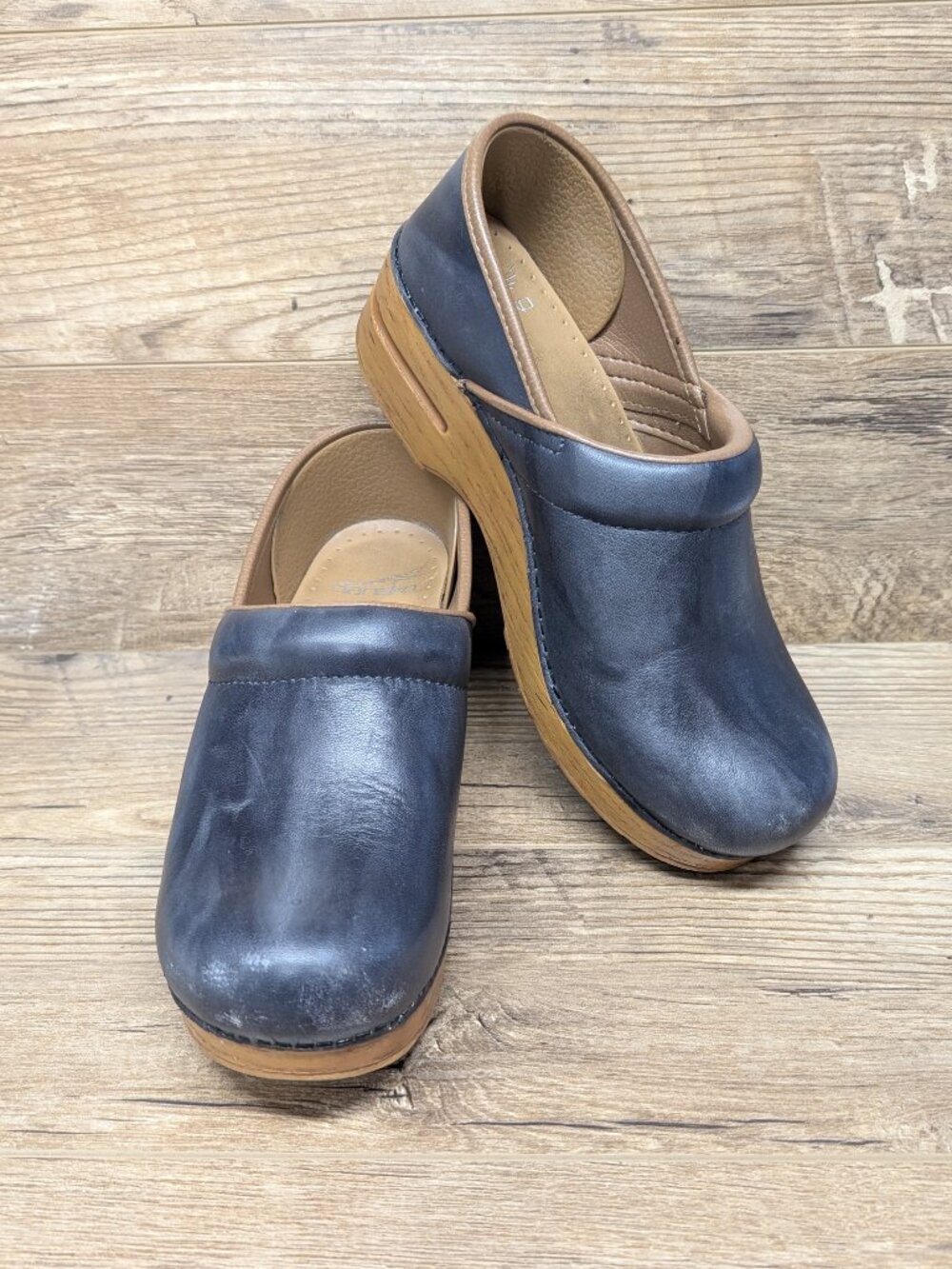 Dansko Professional Womens 39 Marble Gray Leather Closed Back Clogs Brown Trim